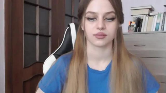 Image 4 of redhead_rabbit Stream on Chaturbate on 2 months ago