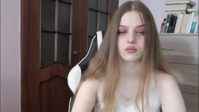 Image 4 of redhead_rabbit Stream on Chaturbate on 2 months ago