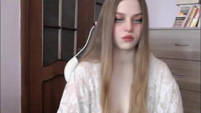 Image 2 of redhead_rabbit Stream on Chaturbate on 1 month ago