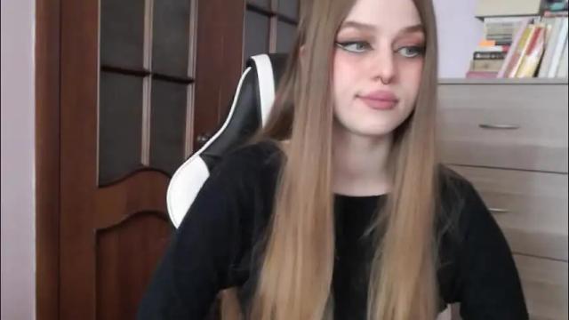 Image 10 of redhead_rabbit Stream on Chaturbate on 1 month ago