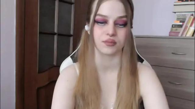 Image 8 of redhead_rabbit Stream on Chaturbate on 1 month ago