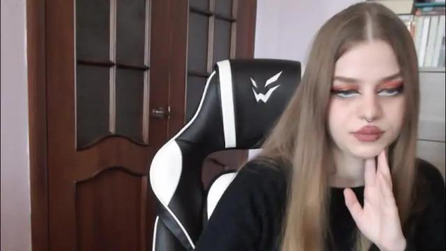Image 3 of redhead_rabbit Stream on Chaturbate on 29 days ago
