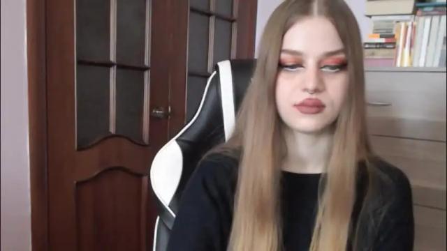 Image 4 of redhead_rabbit Stream on Chaturbate on 29 days ago