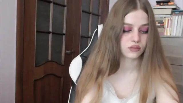 Image 2 of redhead_rabbit Stream on Chaturbate on 25 days ago
