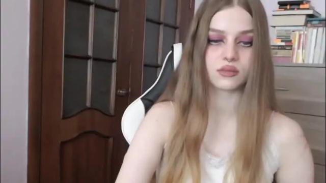 Image 4 of redhead_rabbit Stream on Chaturbate on 25 days ago
