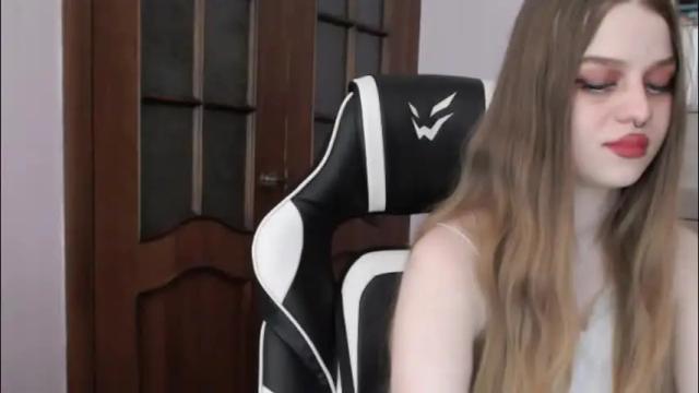 Image 10 of redhead_rabbit Stream on Chaturbate on 19 days ago