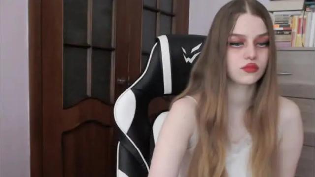Image 4 of redhead_rabbit Stream on Chaturbate on 19 days ago