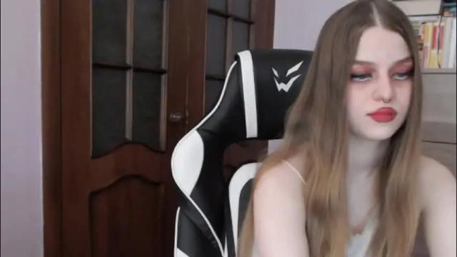 Image 7 of redhead_rabbit Stream on Chaturbate on 19 days ago