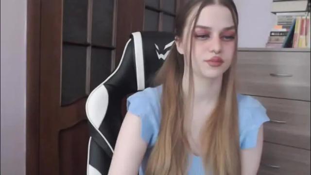 Image 7 of redhead_rabbit Stream on Chaturbate on 16 hours ago