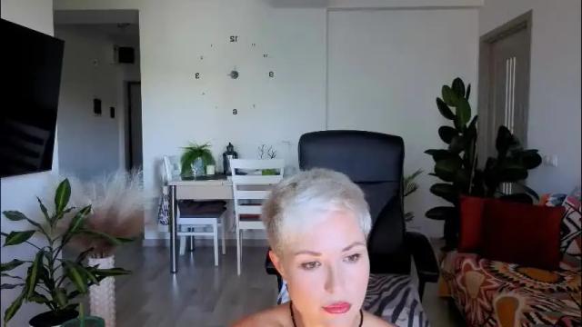 Image 3 of redhotline Stream on Chaturbate on 1 month ago