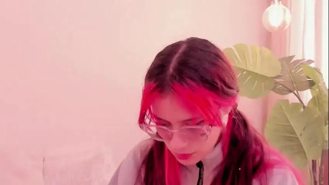 Image 12 of redmeloddy Stream on Chaturbate on 2 months ago