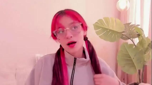 Image 7 of redmeloddy Stream on Chaturbate on 2 months ago