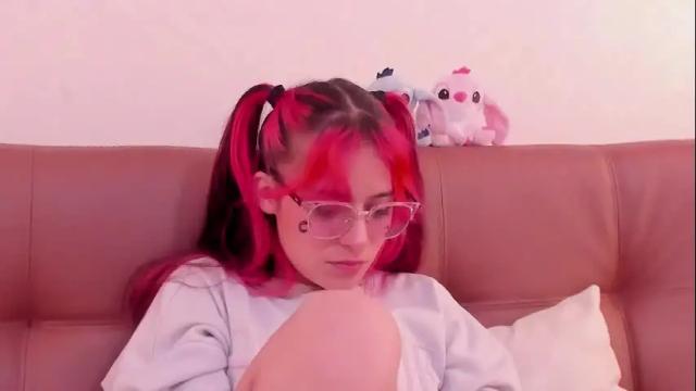 Image 10 of redmeloddy Stream on Chaturbate on 2 months ago