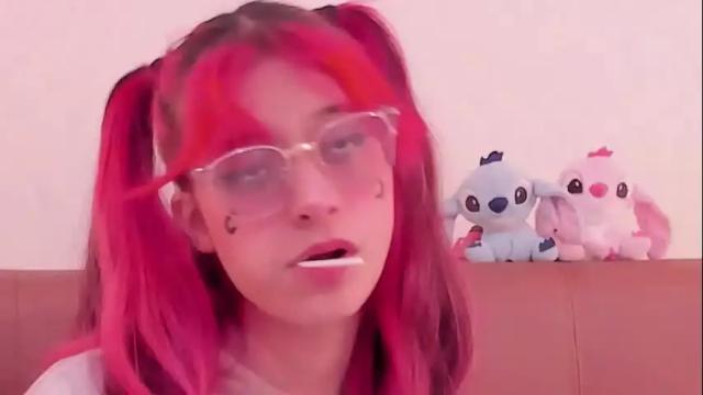 Image 8 of redmeloddy Stream on Chaturbate on 2 months ago