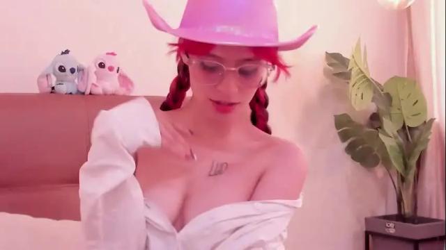 Image 8 of redmeloddy Stream on Chaturbate on 2 months ago