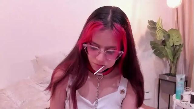 Image 3 of redmeloddy Stream on Chaturbate on 2 months ago