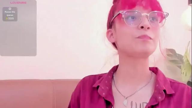 Image 12 of redmeloddy Stream on Chaturbate on 1 month ago
