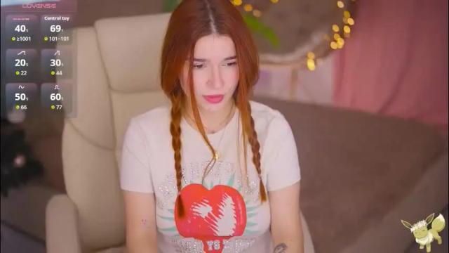 Image 4 of redshinee Stream on Chaturbate on 28 days ago