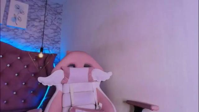 Image 2 of redvelvet7_ Stream on Chaturbate on 1 month ago