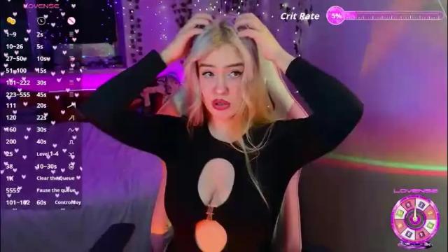 Image 3 of redvelveten Stream on Chaturbate on 26 days ago