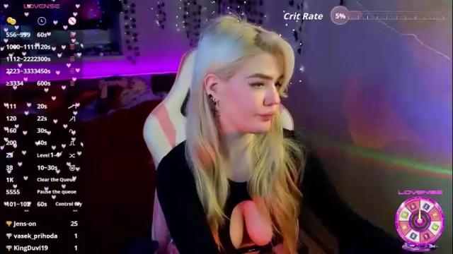 Image 2 of redvelveten Stream on Chaturbate on 19 days ago