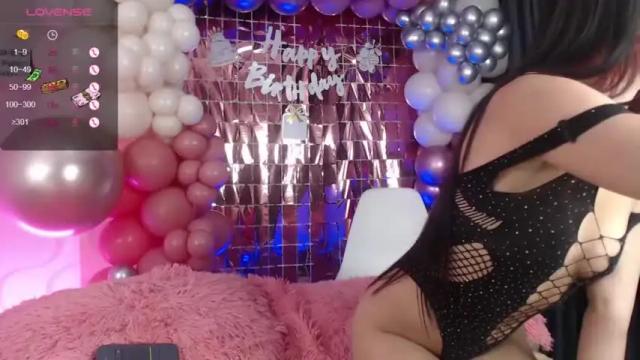 Image 3 of redyens_ Stream on Chaturbate on 22 months ago