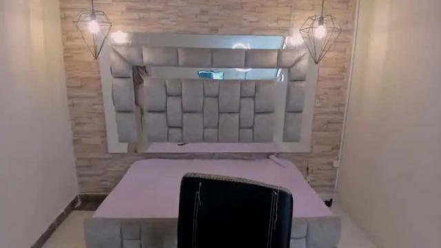 Image 2 of reed_cherry Stream on Chaturbate on 16 months ago