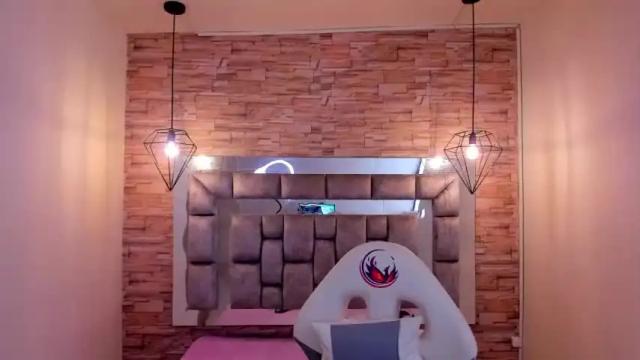 Image 2 of reed_cherry Stream on Chaturbate on 15 months ago