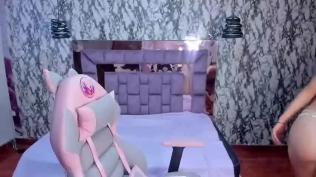 Image 2 of reed_cherry Stream on Chaturbate on 15 months ago