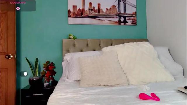 Image 2 of reese_yanella Stream on Chaturbate on 1 month ago