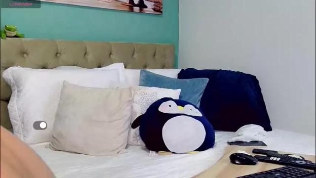 Image 2 of reese_yanella Stream on Chaturbate on 18 days ago