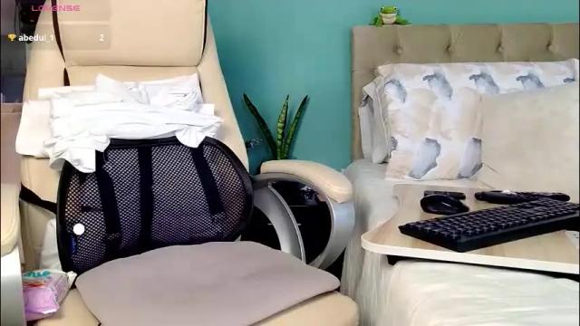 Image 12 of reese_yanella Stream on Chaturbate on 1 day ago