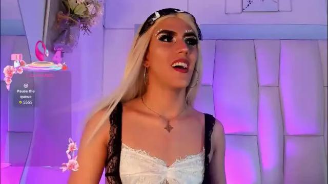 Image 3 of regiina_doll Stream on Chaturbate on 1 month ago
