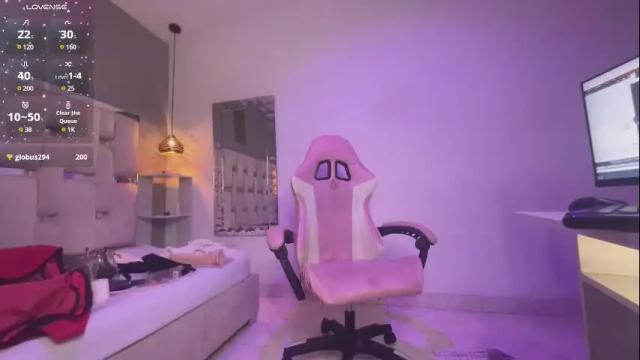 Image 6 of regina_mills__ Stream on Chaturbate on 5 months ago