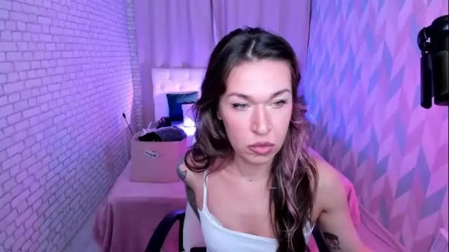 Image 2 of reginahawk Stream on Chaturbate on 1 month ago