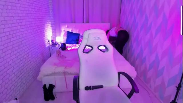Image 2 of reginahawk Stream on Chaturbate on 1 month ago