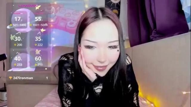 Image 2 of reginainspace Stream on Chaturbate on 12 days ago