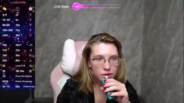 Image 2 of reginasmilee Stream on Chaturbate on 1 month ago