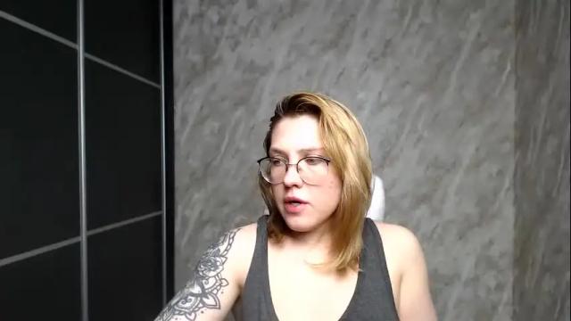 Image 2 of reginasmilee Stream on Chaturbate on 8 days ago