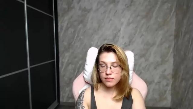 Image 6 of reginasmilee Stream on Chaturbate on 8 days ago