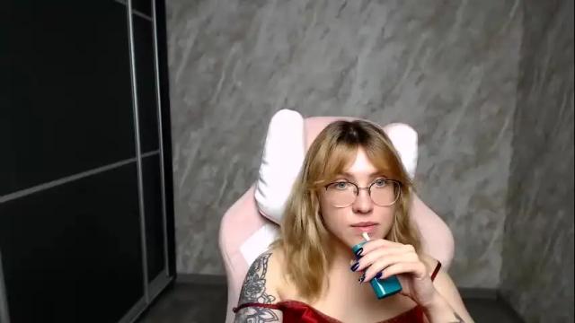 Image 10 of reginasmilee Stream on Chaturbate on 5 days ago