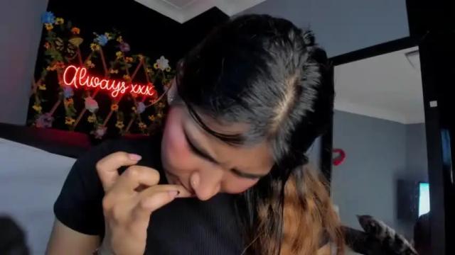 Image 3 of reishell_girls Stream on Chaturbate on 16 months ago