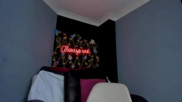 Image 12 of reishell_girls Stream on Chaturbate on 15 months ago