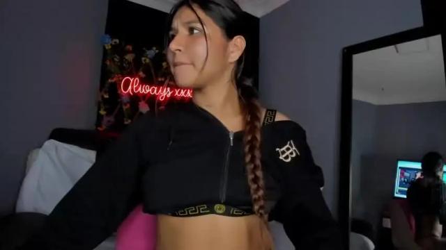 Image 12 of reishell_girls Stream on Chaturbate on 15 months ago
