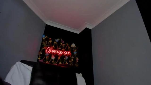 Image 10 of reishell_girls Stream on Chaturbate on 15 months ago