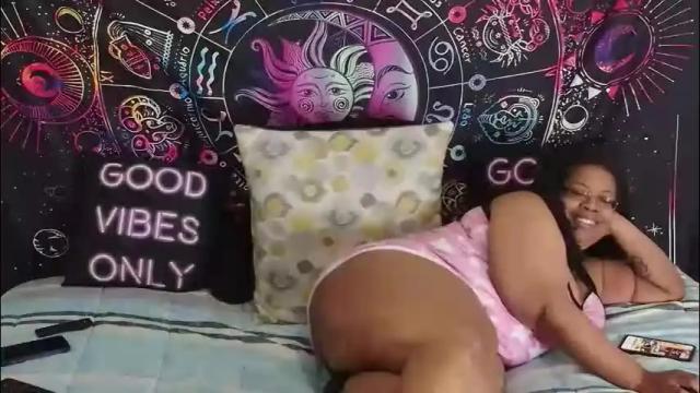 Image 12 of renaecumsalot Stream on Chaturbate on 3 months ago