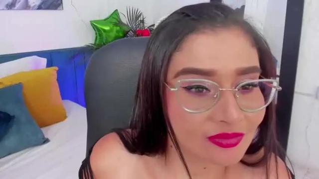 Image 11 of renata_saenz01 Stream on Chaturbate on 14 months ago