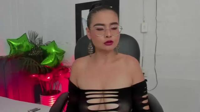 Image 2 of renata_saenz01 Stream on Chaturbate on 14 months ago