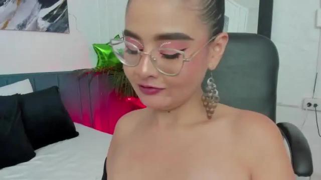 Image 3 of renata_saenz01 Stream on Chaturbate on 14 months ago