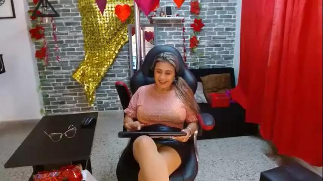 Image 12 of renatasmiith Stream on Chaturbate on 16 months ago